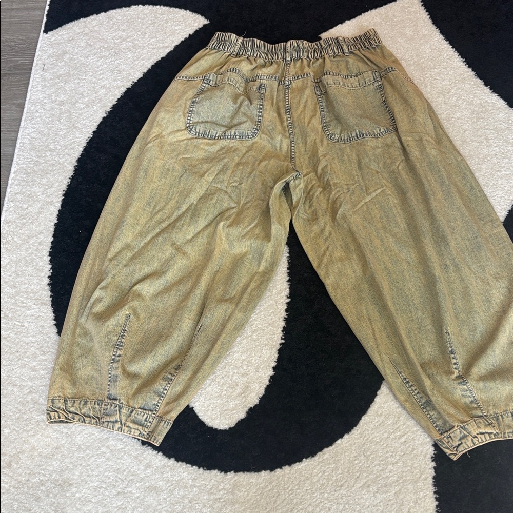 Free People  Women's Jeans Barrel Leg size medium - Picture 3 of 9